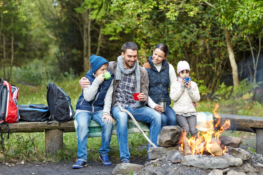 famille au camping Auvergne 